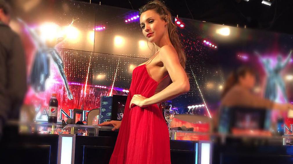 El vestido súper sexy de Pampita en ShowMatch