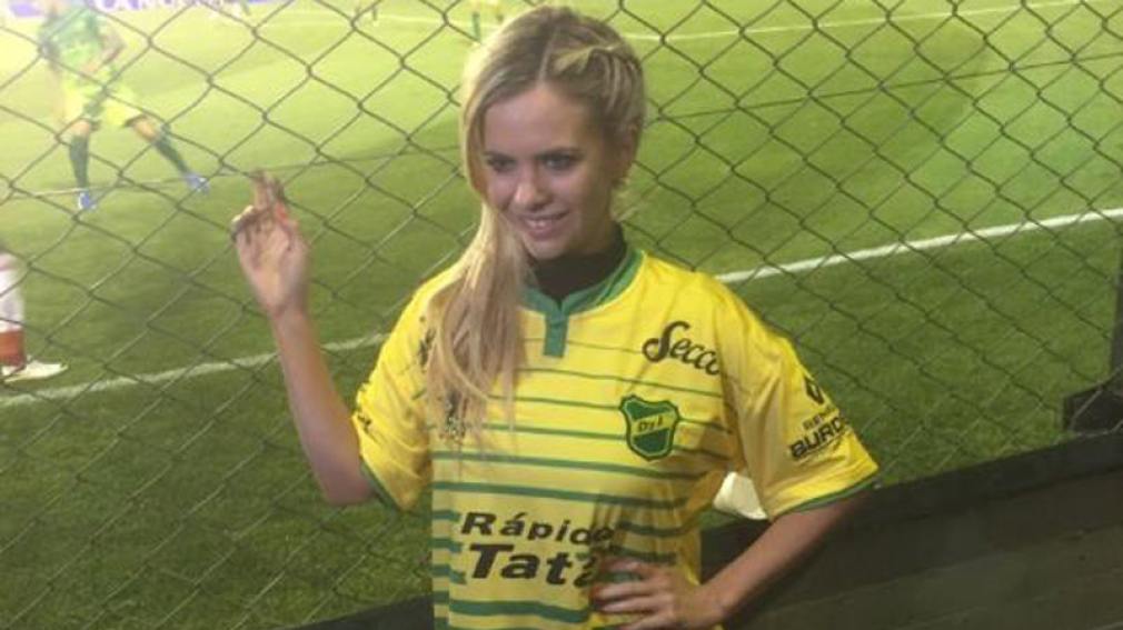 Los hinchas de Defensa deliraron con Alejandra Maglietti