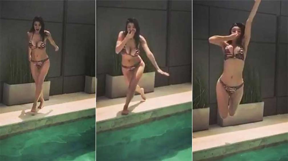 ¡Bomba! Andrea Rincón, en bikini y en cámara lenta a la pileta