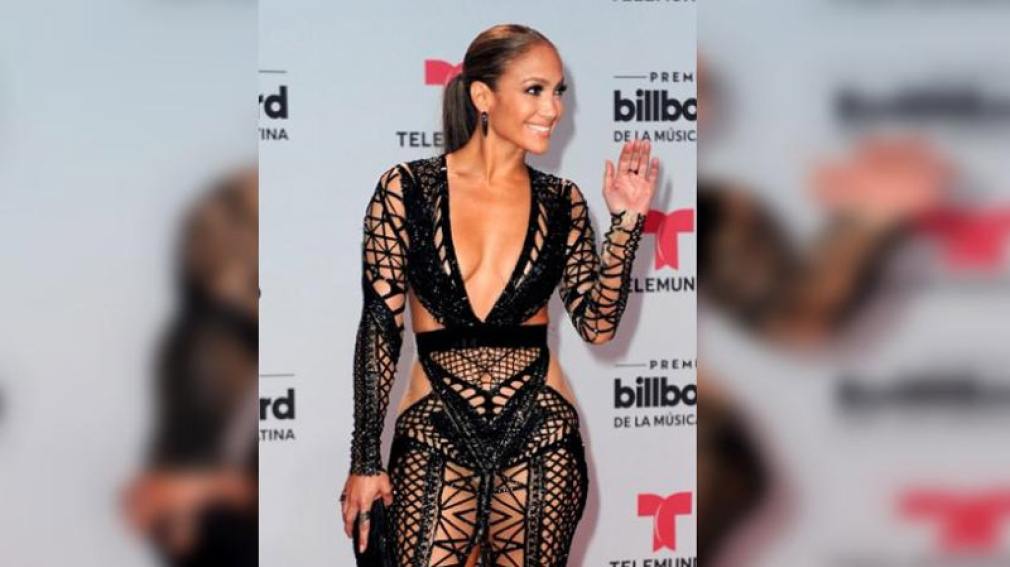 Jennifer Lopez levantó la temperatura en los Premios Billboard 2017 con su vestido