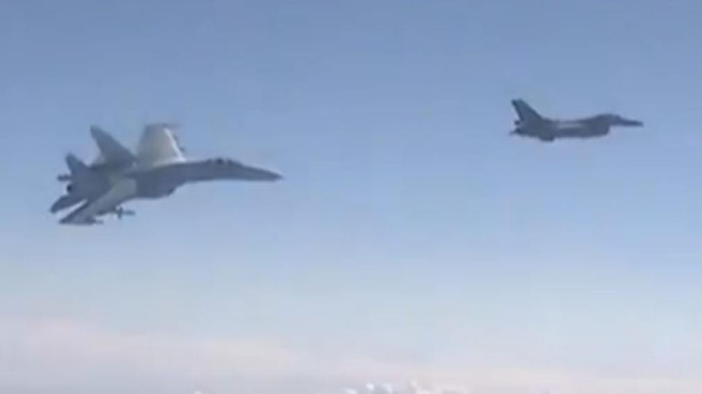 Tensión entre el avión del Ministro de Defensa ruso y un F-16 de la OTAN