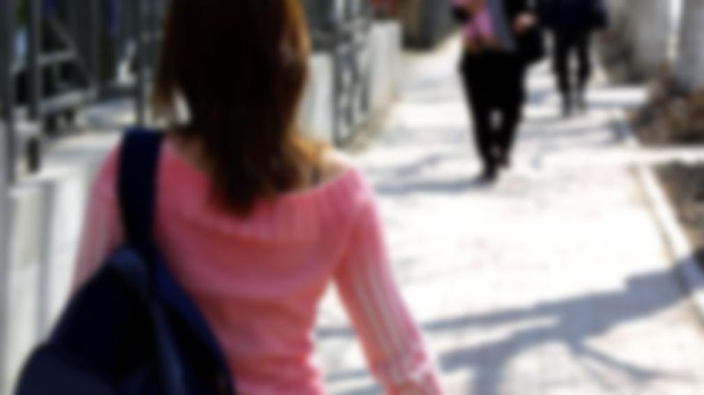 Sujeto atacó a dos mujeres y escapó con la cartera de una de ellas