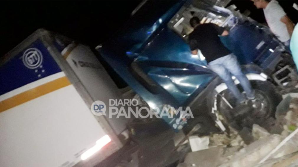 Milagro en Herrera: un camión de gran porte se incrustó en una casa deshabitada