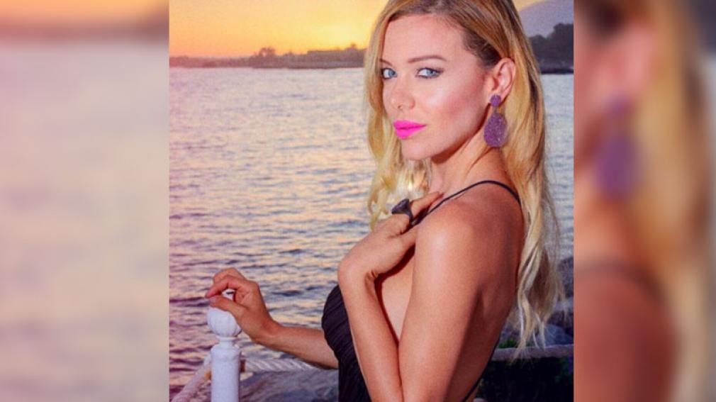 Insólita sorpresa de cumpleaños para Evangelina Anderson en un bar de Marbella