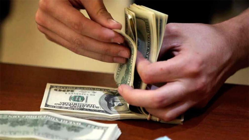El dólar cerró a $ 22,90 tras la jornada de anuncios con el FMI