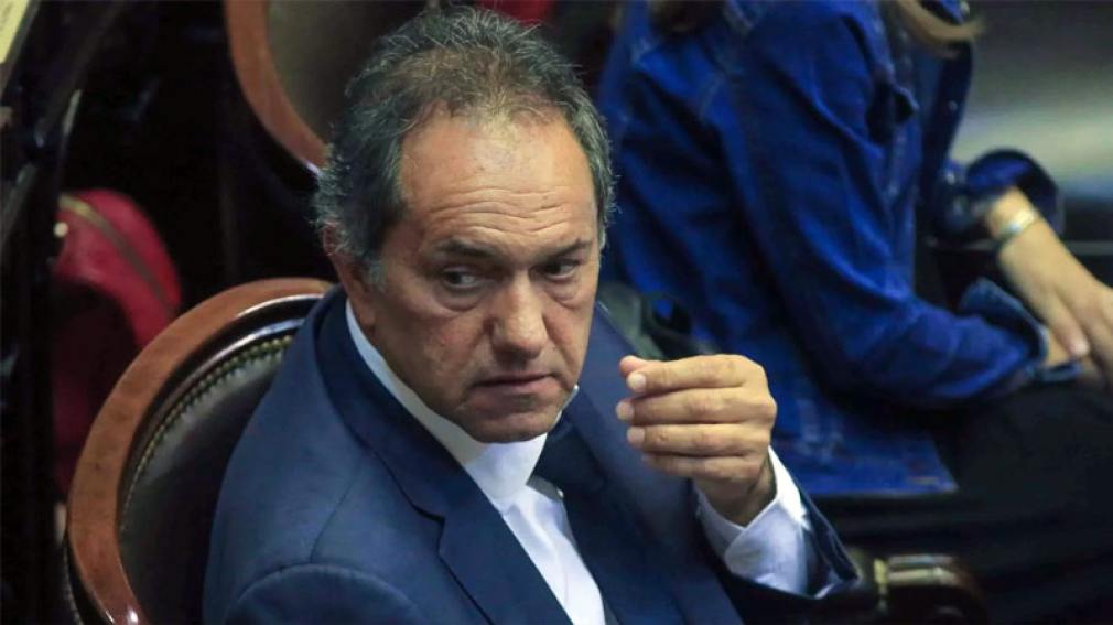 Un fiscal pidió que se le prohíba salir del país a Daniel Scioli
