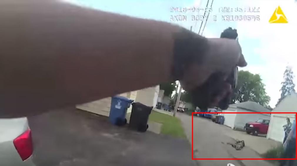 Policías disparan por la espalda a sospechoso armado durante una persecución