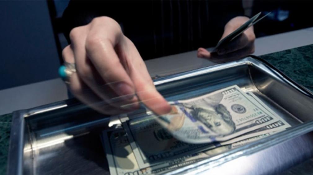 El dólar bajó 38 centavos y cerró a $ 46,04