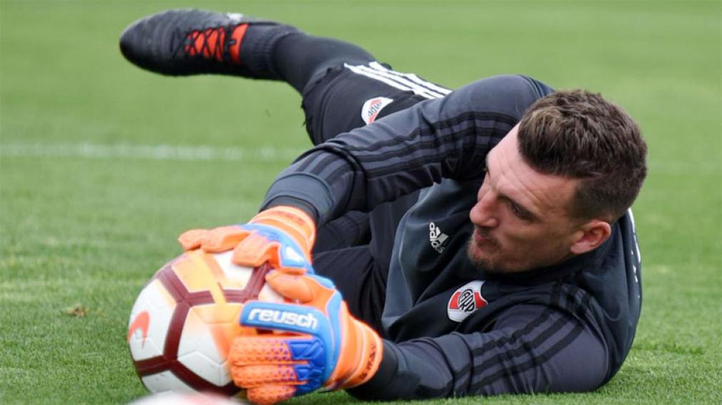 Armani, en duda para el choque ante Inter de Porto Alegre