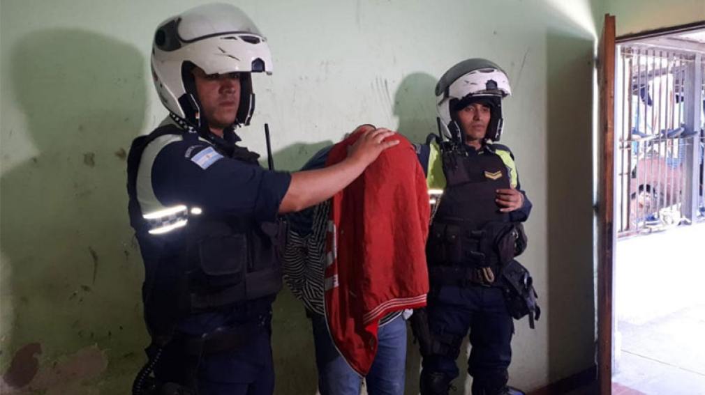 Delincuentes le robaron un arma a la Policía y le dispararon a unos efectivos