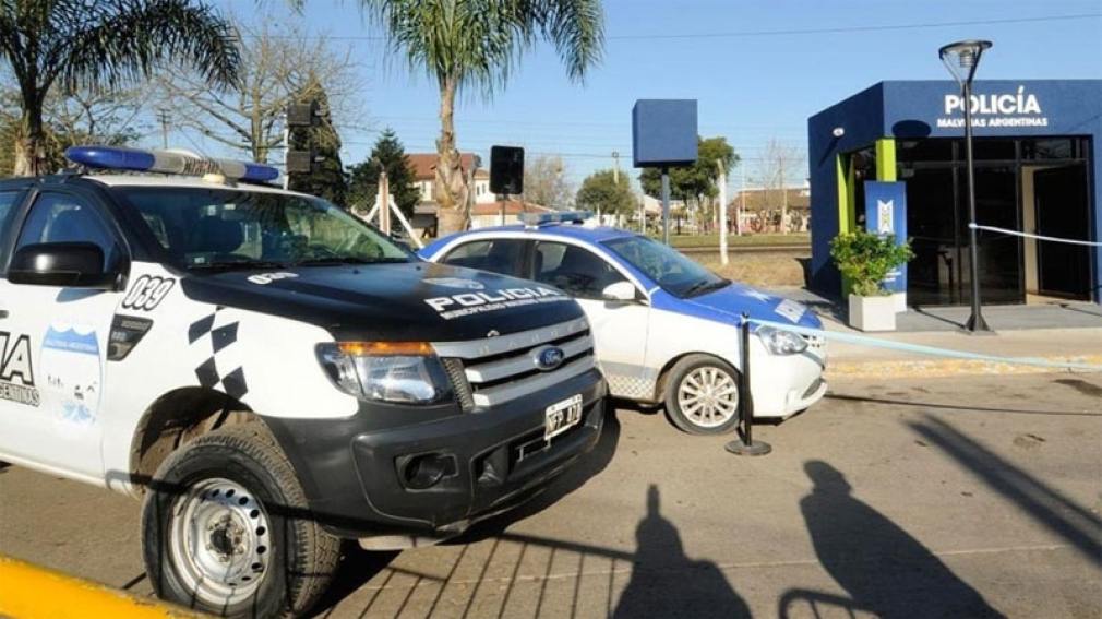 Motochorros intentaron asaltar a policías: uno terminó muerto