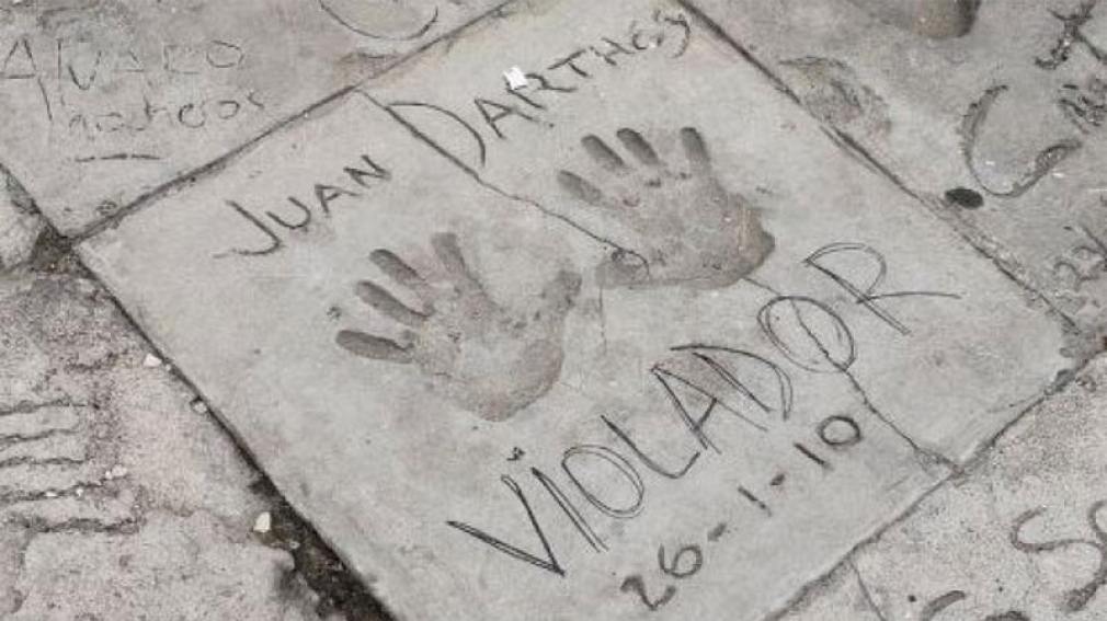 Escracharon a Juan Darthés en el 'Paseo de la fama' de Mar del Plata