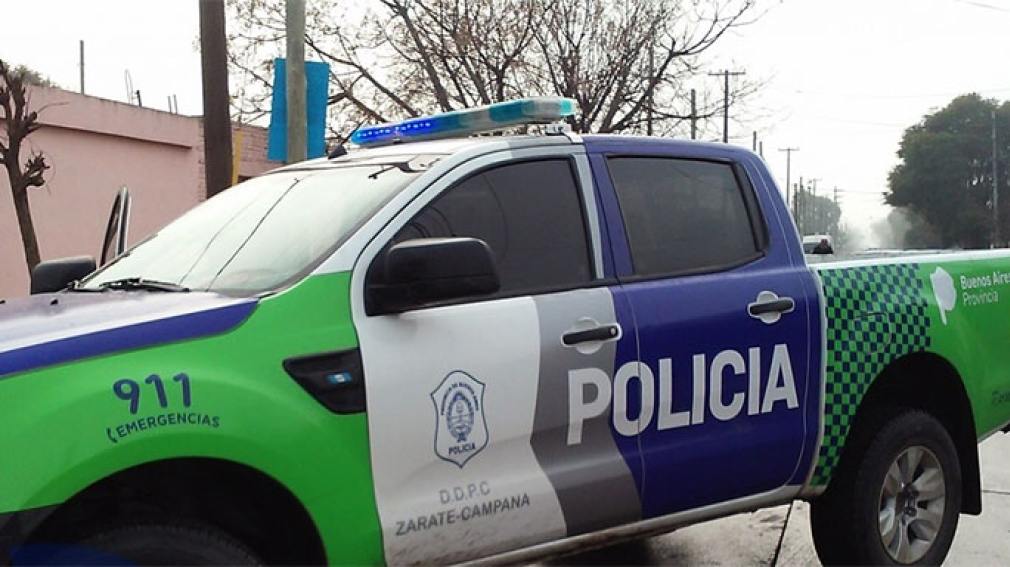 Entró en una comisaría y confesó que mató a su esposo y lo enterró en el dormitorio