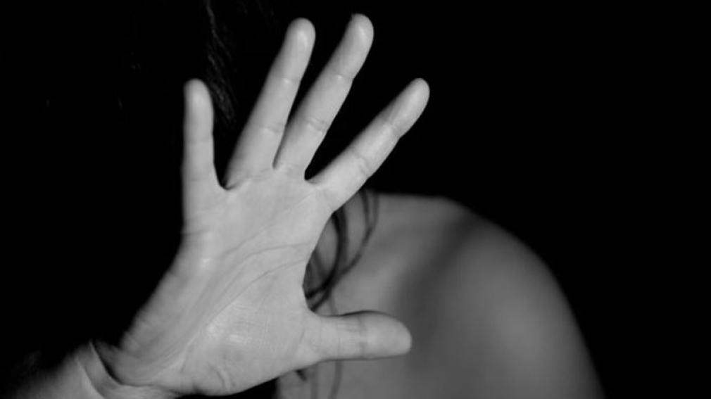 Denuncian a un cabo de policía por violencia de género