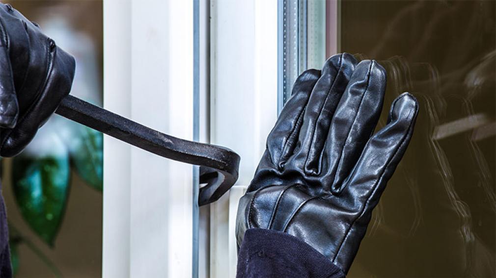 Violentaron la puerta de un comercio y robaron $70.000