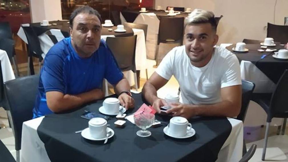 El DT de Los Dorados y su jugador limaron asperezas tras el incidente