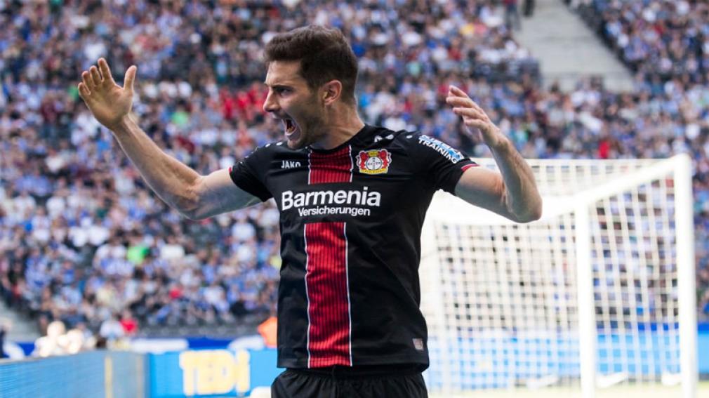 Alario marcó un triplete y el Bayer Leverkusen se clasificó a la Champions League