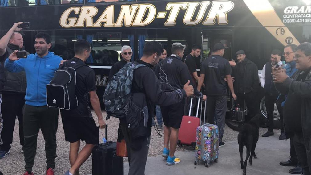 Así fue la salida de los jugadores de Central Córdoba hacia el estadio