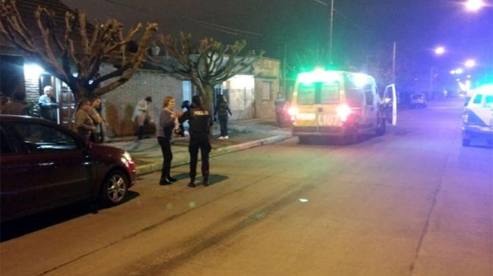 Asesinan a balazos a una mujer y buscan a su ex pareja