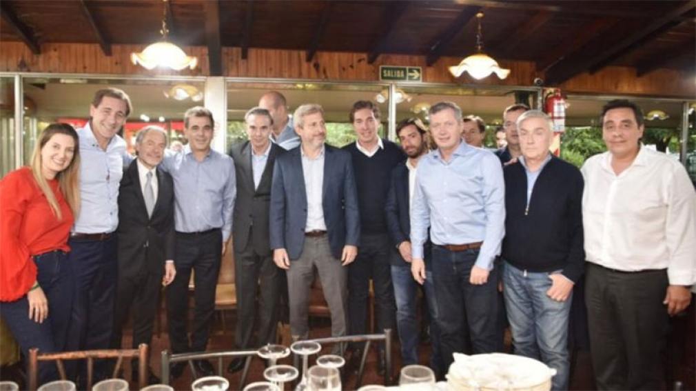 Pichetto compartió un almuerzo con los peronistas de Cambiemos