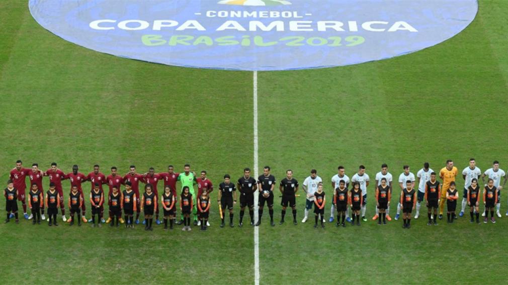 El himno argentino retumbó en el Arena Do Gremio