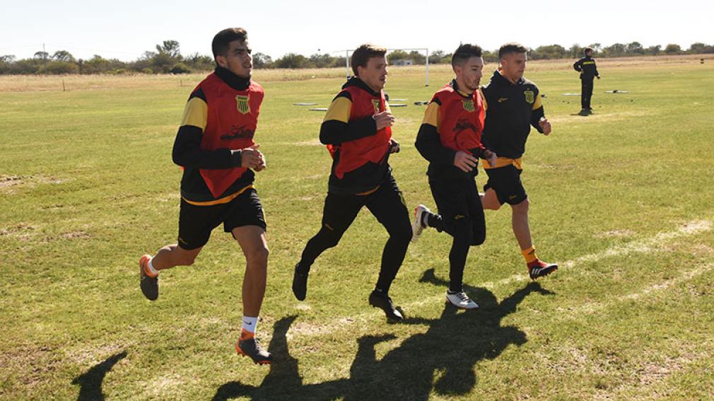 Mitre arrancó la pretemporada con caras nuevas