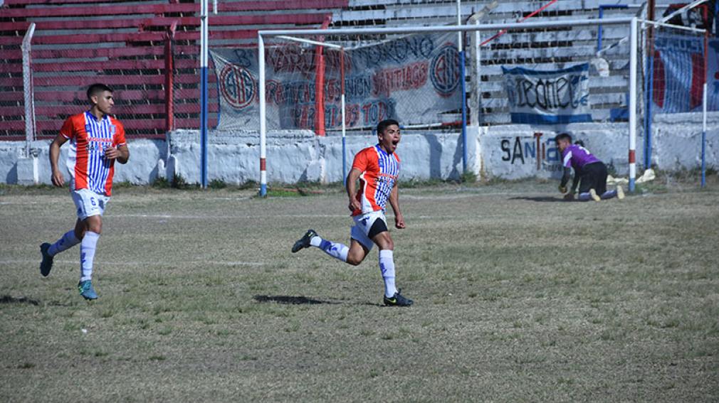 Unión Santiago goleó a Güemes y mantiene la ilusión