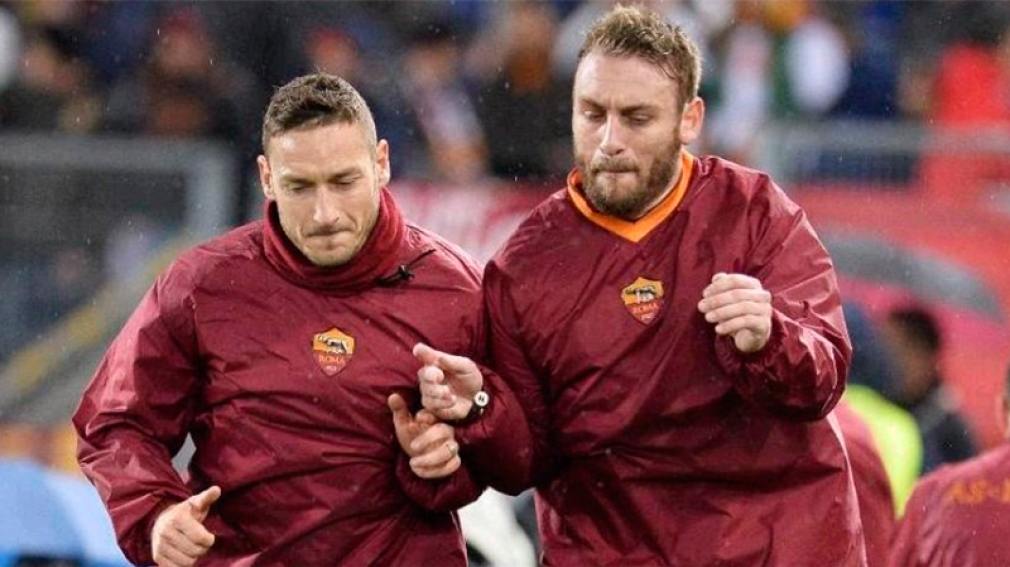 Daniele De Rossi se pone a punto con Totti antes de llegar a Boca