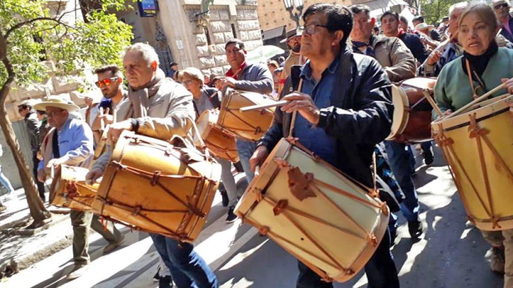 La Marcha de los bombos latió en San Miguel de Tucumán