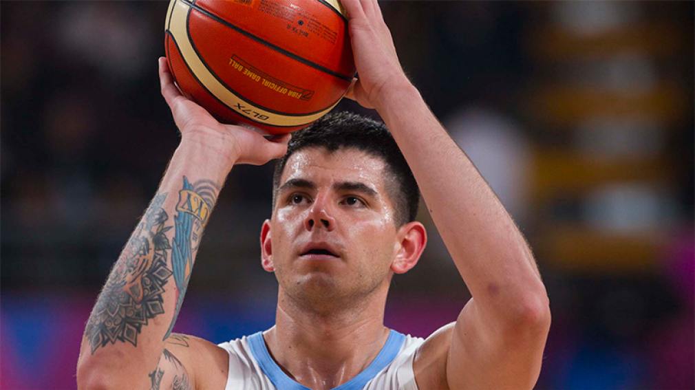 Argentina cayó ante México, pero se clasificó como líder