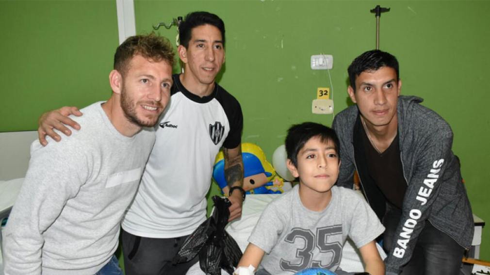 El plantel de Central Córdoba entregó regalos a pacientes del Cepsi