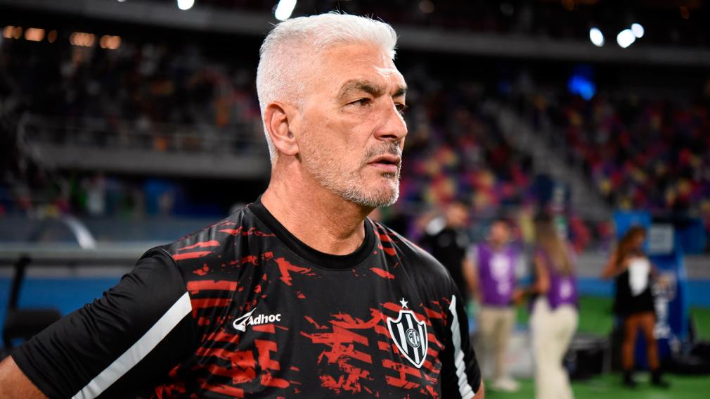 Omar De Felippe: 'Tenemos que mejorar pronto y aprender a defendernos con la pelota'
