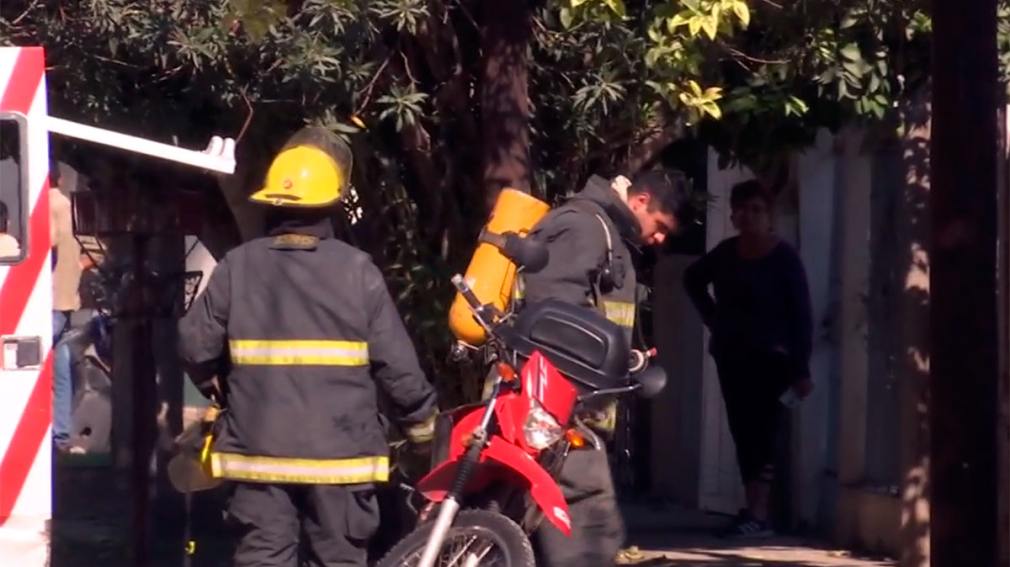 Una casa fue consumida por las llamas en la ciudad de La Banda