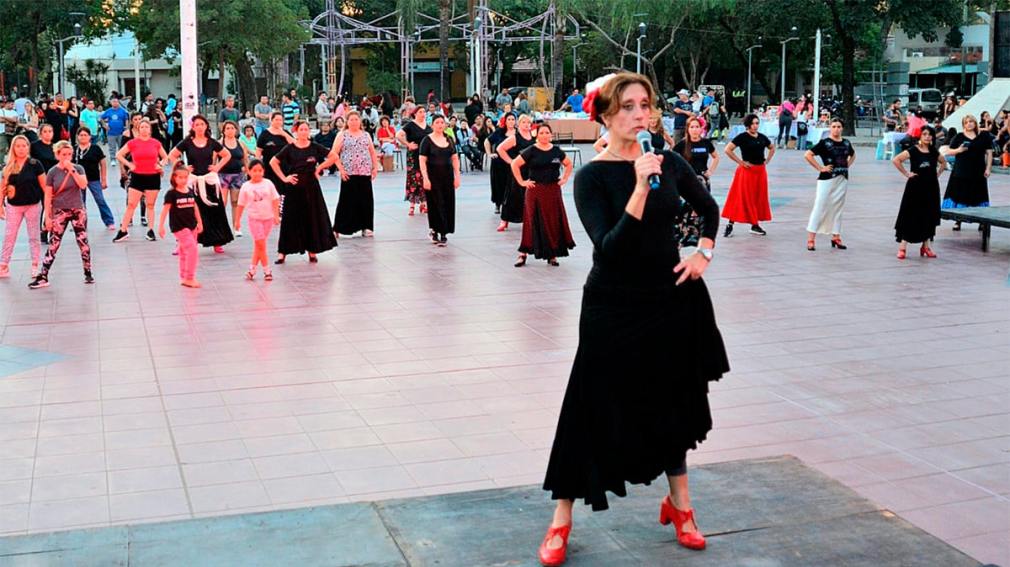 La Plaza Belgrano vibró al ritmo de la música y la danza española 