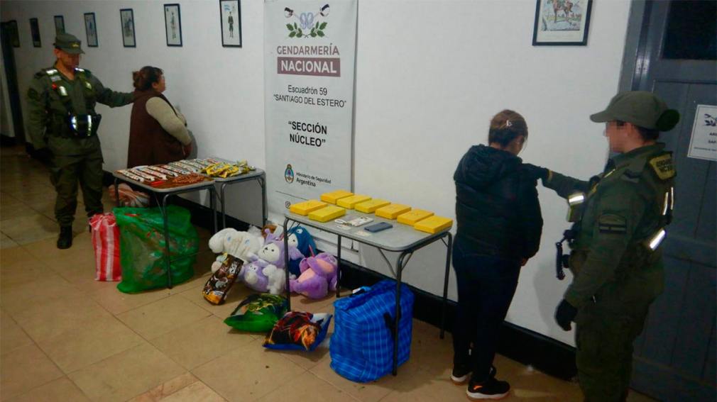 Caen en Santiago dos mujeres con cocaína valuada en $90 millones
