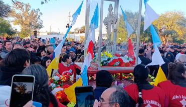 Con la bajada de la cruz, inició la fiesta grande del Señor de los Milagros de Mailín