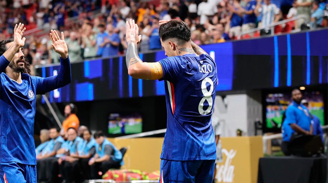 Enzo Fernández selló la victoria del Chelsea, que arrancó el Mundial de Clubes con una sonrisa